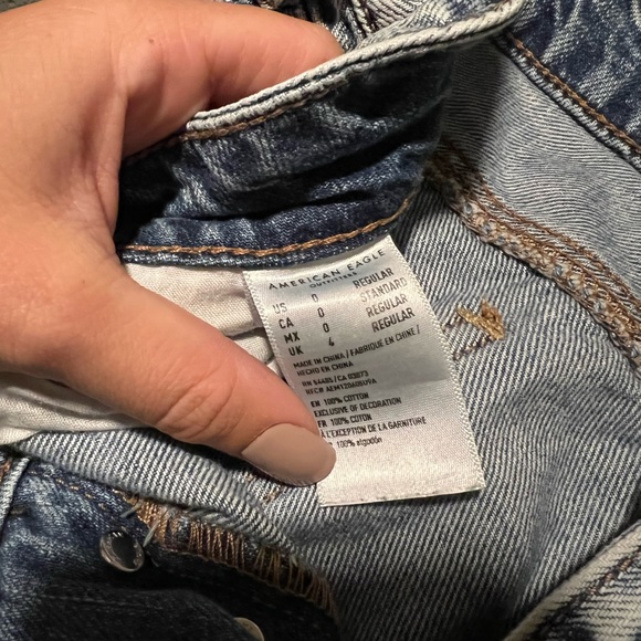 Size 0 American Eagle “Tomgirl” jeans. So comfy and cute - they just don’t fit - Picture 4 of 4